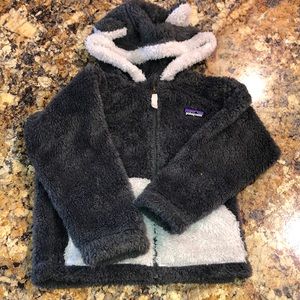 2 tone gray fleece Patagonia zip up hoodie with ears.